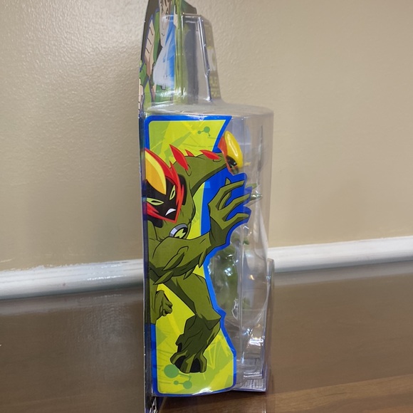 Ben 10 DNA Alien Heroes Swampfire - 2008 - Picture 5 of 9